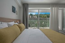 Hotel Kriopigi - Wohnbeispiel Doppelzimmer Komfort Landblick (Zimmercodierung DFL)