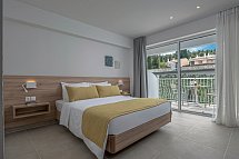 Hotel Kriopigi - Wohnbeispiel Doppelzimmer Komfort Landblick (Zimmercodierung DFL)