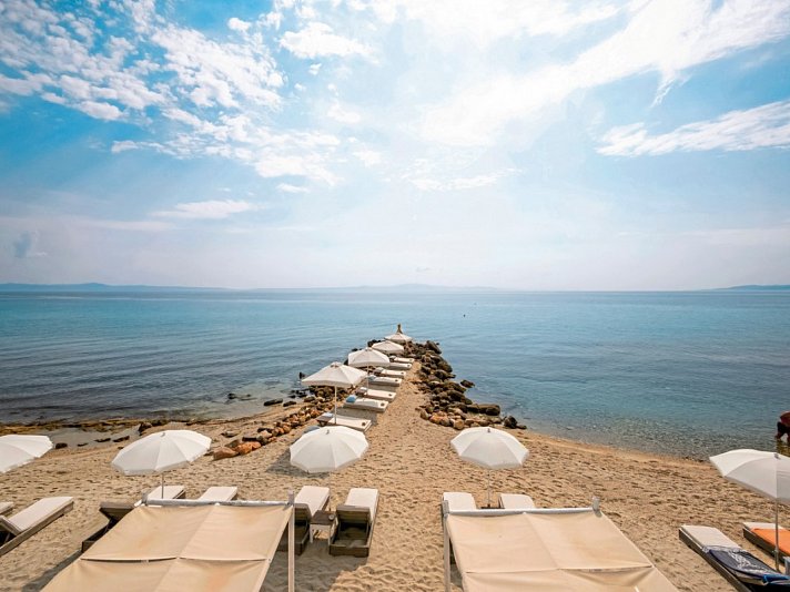 White Suites Resort