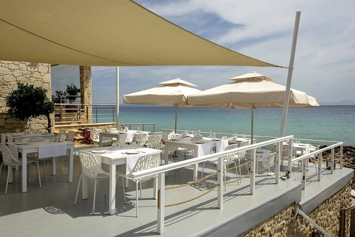 White Suites Resort