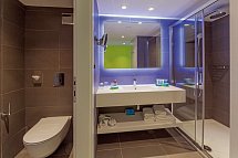 Bluesun Hotel Berulia - Beispiel Bad Doppelzimmer Superior Meerseite (Zimmercodierung DSC)