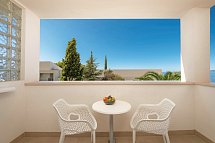 Medora Auri Family Beach Resort - Beispiel Balkon Doppelzimmer Komfort Nebengebäude (Zimmercodierungen DFV & DCV)