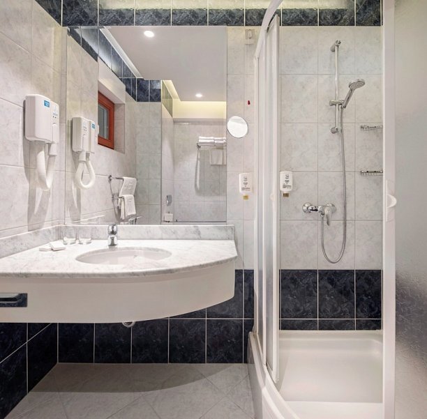 Tamaris Aparthotel - Beispiel Bad Wohnbeispiel Appartement 1 Schlafzimmer Meerblick (Zimmercodierung AB2)