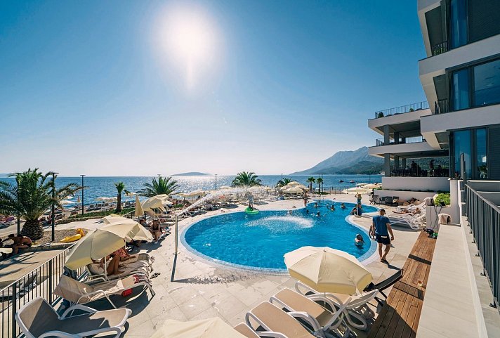 Morenia Beach Resort