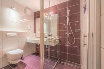 Aminess Vival Velaris Resort - Beispiel Bad Doppelzimmer Superior Gartenblick (Zimmercodierung JB1)