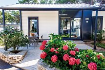 Waterman Beach Village Camp & Glamping - Wohnbeispiel Bungalow (Zimmercodierung BB1)