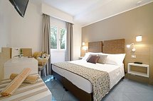 Baia del Godano Resort & Spa - Wohnbeispiel Junior Suite (Zimmercodierung JB1)