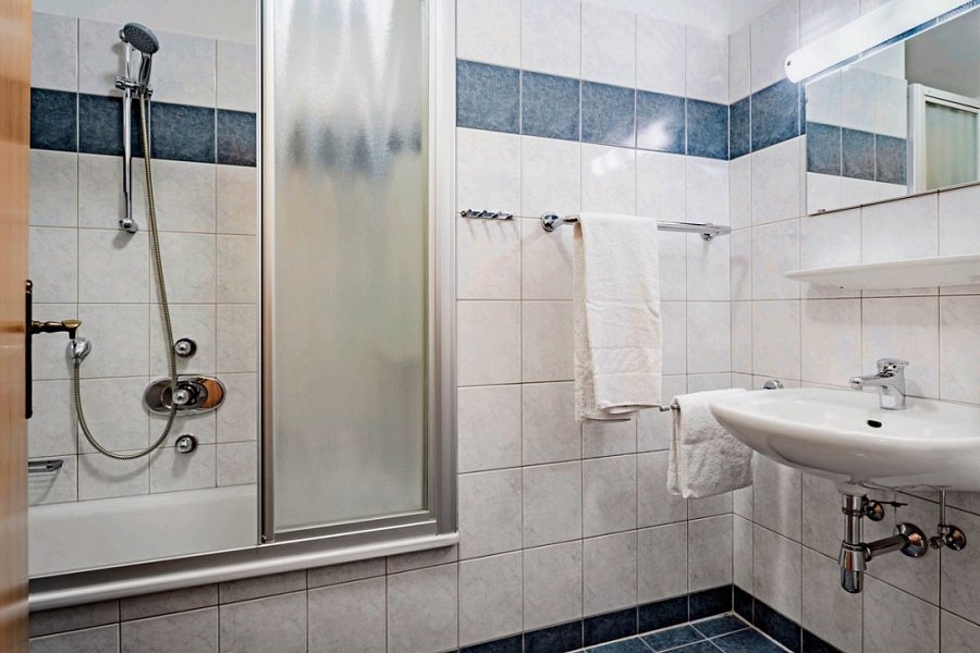 Aparthotel Sterngucker - Beispiel Bad (Zimmercodierung AB1)