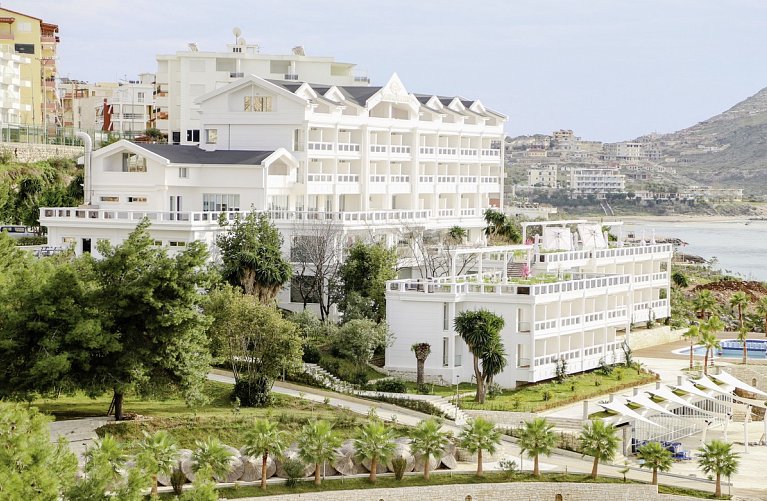 Santa Quaranta Premium Resort
