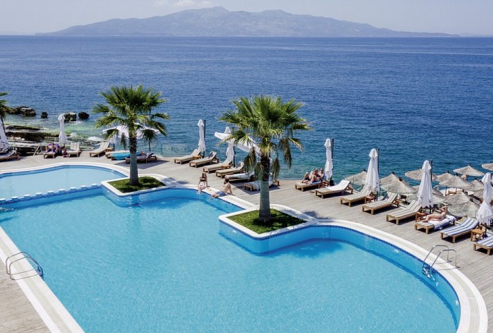 Santa Quaranta Premium Resort