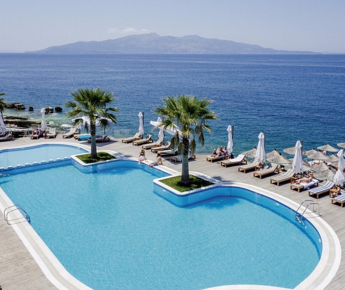 Santa Quaranta Premium Resort