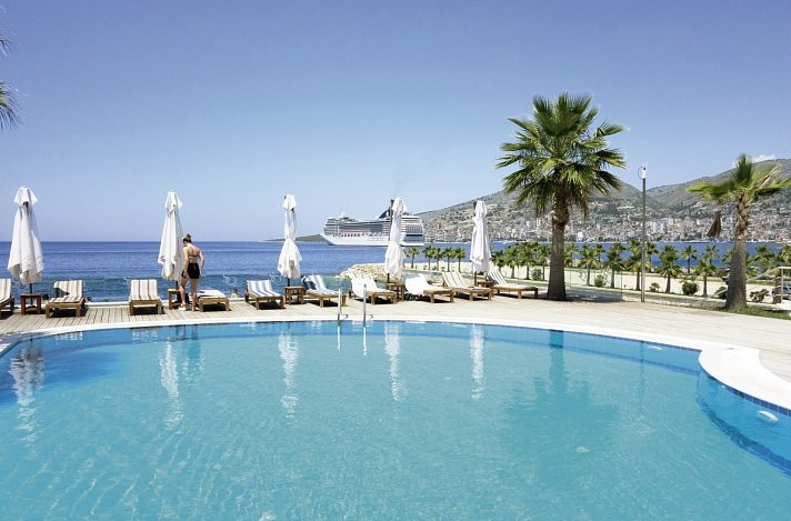 Santa Quaranta Premium Resort