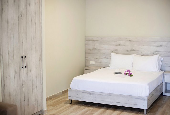 Jaroal Hotel - Wohnbsp. Doppelzimmer seitl. Meerblick (Zimmercodierung DBN)