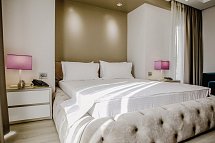 Demi Hotel - Wohnbeispiel Doppelzimmer Deluxe seitl. Meerblick (Zimmercodierungen DDN & DDM)