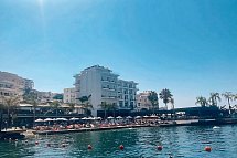 Demi Hotel