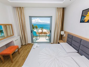 Saranda Palace - Wohnbeispiel Doppelzimmer Meerblick (Zimmercodierung DBM)