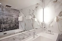 Hotel Royal - Beispiel Bad (Zimmercodierungen DG1 & EG1)