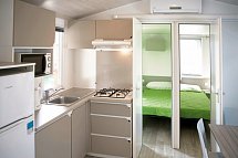 Camping Baia Verde - Wohnbeispiel Mobilheim Family Deluxe (Zimmercodierung CD2)