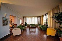Bella Peschiera - Wohnbeispiel Doppelzimmer Deluxe seitl. Meerblick (Zimmercodierung DDN)