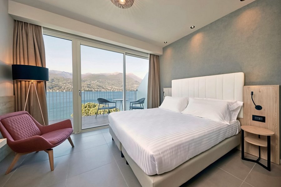 Park Hotel Casimiro - Wohnbeispiel Doppelzimmer Deluxe seitl. Seeblick (Zimmercodierung DDL)