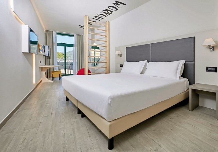 Park Hotel Casimiro - Wohnbeispiel Superior Fitness Zimmer mit seitlichem Seeblick (Zimmercodierung DSI)