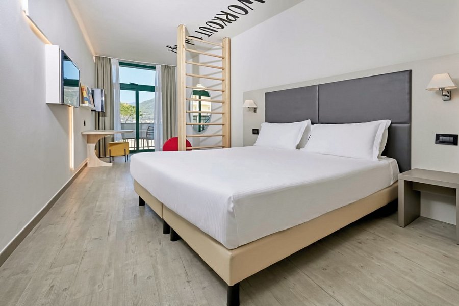 Park Hotel Casimiro - Wohnbeispiel Superior Fitness Zimmer mit seitlichem Seeblick (Zimmercodierung DSI)