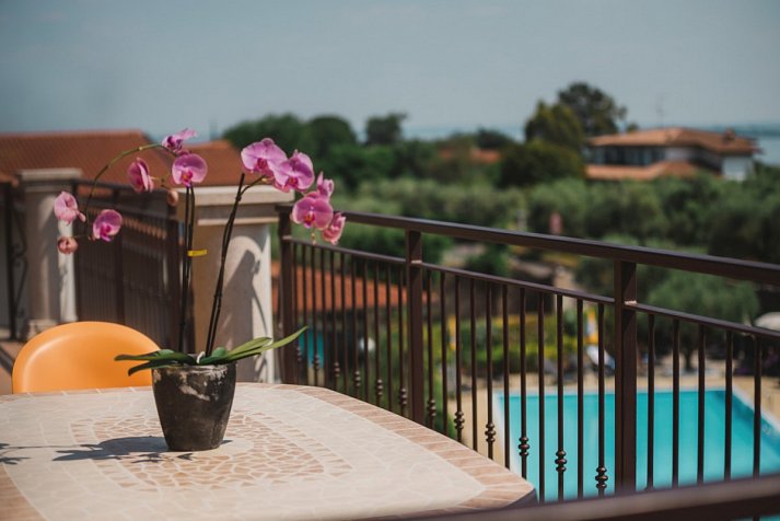Hotel Splendid Sole - Balkon mit Blick auf den Aussenpool