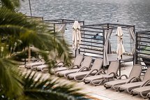 Hotel Sole Malcesine - Sonnenliegen am Pool