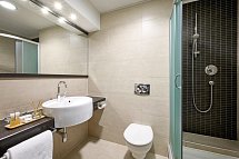 Hotel Imperial Vodice - Beispiel Bad Doppelzimmer Superior Gartenblick (Zimmercodierungen DSG & DCG)