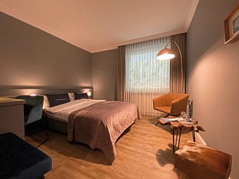 harz hotel & spa seela. - Wohnbeispiel Doppelzimmer Waldseite (Zimmercodierungen DB1 & DX1)