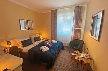 harz hotel & spa seela. - Wohnbeispiel Doppelzimmer Straßenseite (Zimmercodierung DB2)
