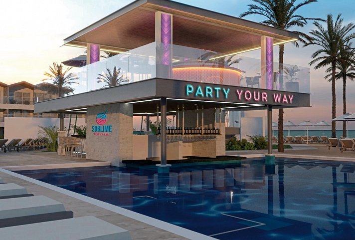 Royalton CHIC Antigua - Swim Up Bar