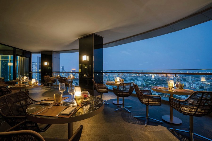 JC Kevin Sathorn Bangkok Hotel - Blue District Bar