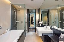 Radisson Suites Bangkok Sukhumvit - Badbsp. One Bedroom Suite with Balcony (Zimmercodierung WB2)
