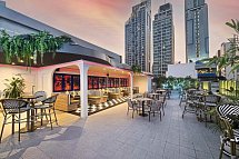 Radisson Suites Bangkok Sukhumvit - Rooftop-Bar „Holli Bolli“