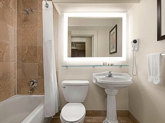 Holiday Inn Boston - Cambridge Area - Beispiel Bad (Zimmercodierungen UG2 & UG4)