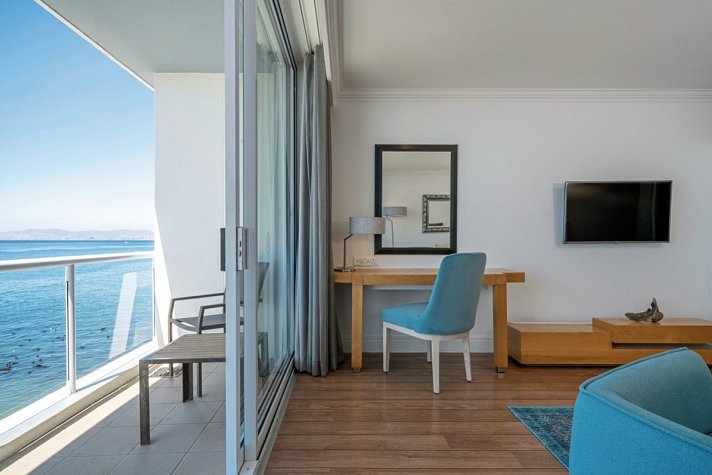 Radisson Collection Hotel Waterfront
