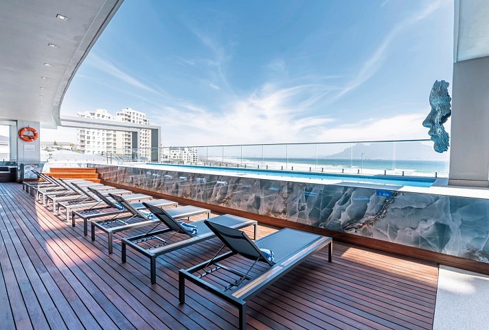 Blaauwberg Beach Hotel