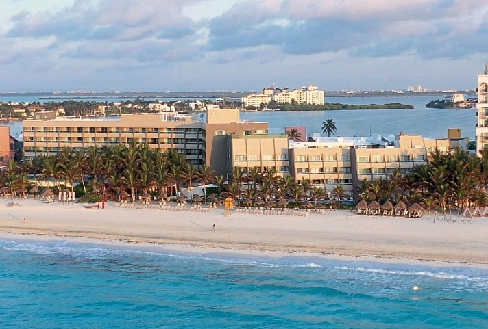 Flamingo Cancun Resort