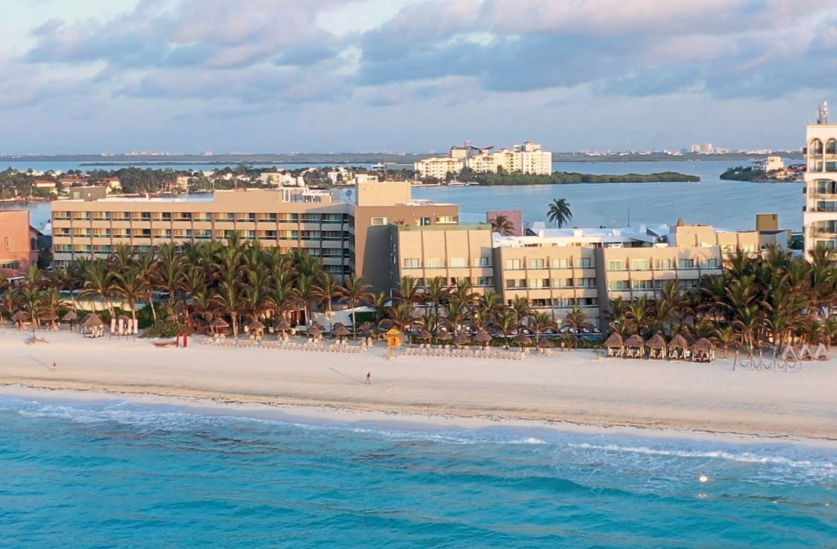Flamingo Cancun Resort