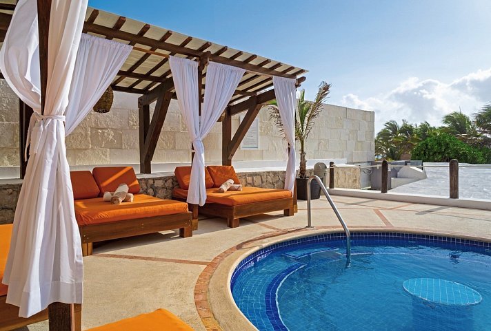 Flamingo Cancun Resort