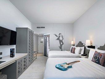 Hard Rock Hotel Bali - Wohnbeispiel Deluxe Two Queens (Zimmercodierung UD1)
