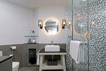 Hard Rock Hotel Bali - Beispiel Bad Deluxe King/Two Queens (Zimmercodierung UD1)