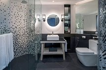 Hard Rock Hotel Bali - Beispiel Bad Deluxe Premium King/Two Queens (Zimmercodierung UM1)
