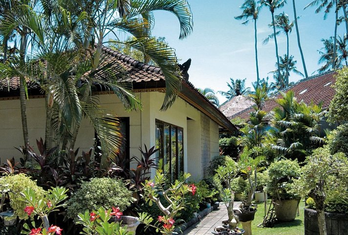 Respati Beach Hotel - Außenansicht Bungalow