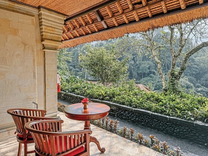 Tjampuhan Hotel & Spa - Beispiel Balkon Premier Raja (Zimmercodierung UM1)