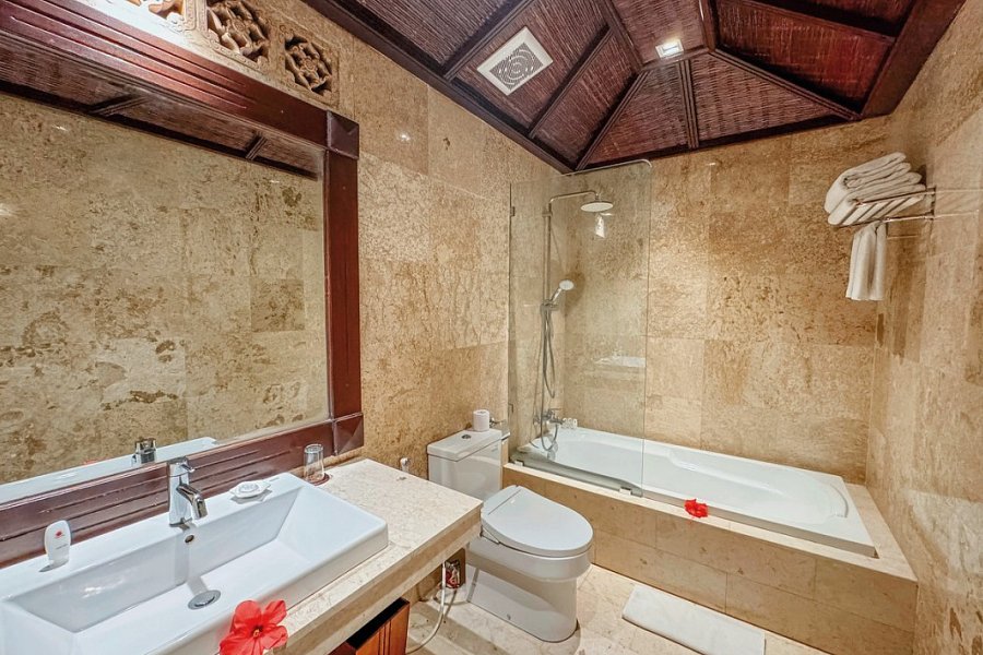 Tjampuhan Hotel & Spa - Beispiel Bad Premier Raja (Zimmercodierung UM1)