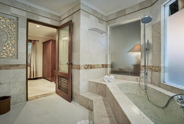 Parigata Villas Resort - Beispiel Bad One Bedroom Deluxe Suite Villa (Zimmercodierung VD1)