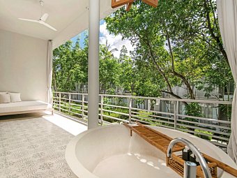 SALA Phuket Mai Khao Beach Resort - Wohnbeispiel Deluxe Balcony (Zimmercodierung UD2)