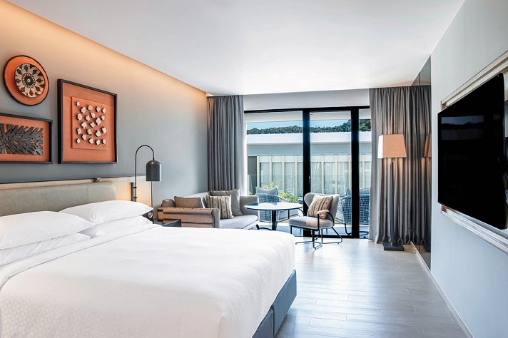 Four Points by Sheraton Phuket Patong Beach Resort